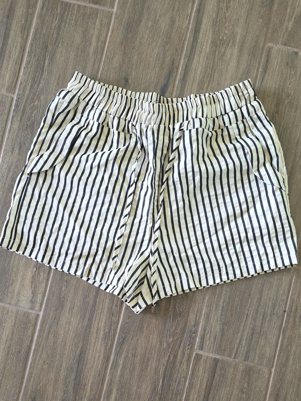 Striped Elastic-Waist Women's Shorts - Black And White